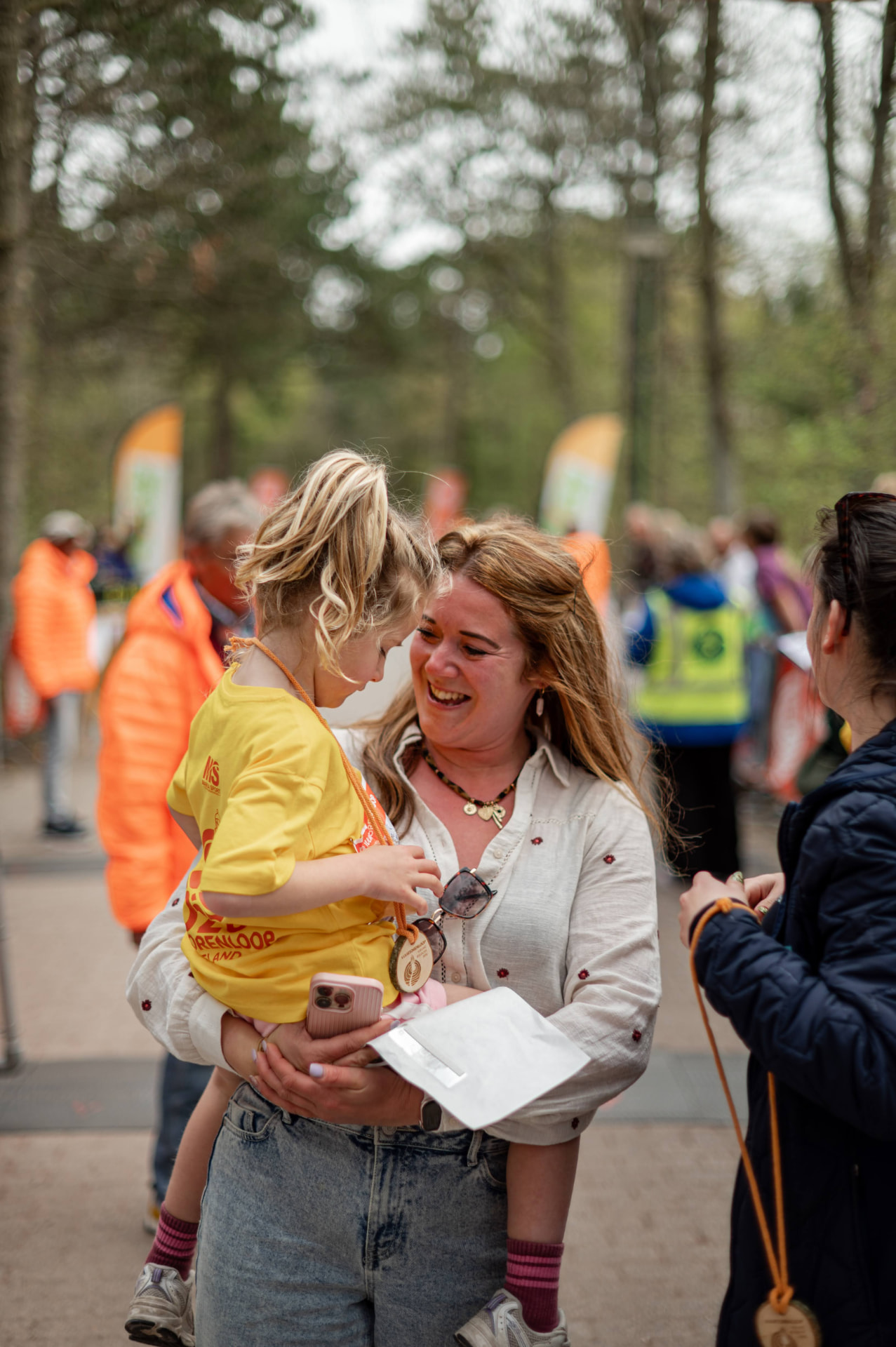 Trots kindje met medaille na de jeugdloop